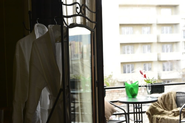 Hotel 27